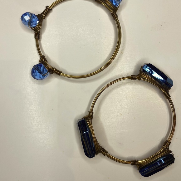 Crystal Bangle bracelet set. Blue crystal. 2.5 “ across. Gold tone. - Picture 3 of 5